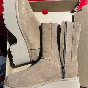 Ugg New heights platform zipper boots w10